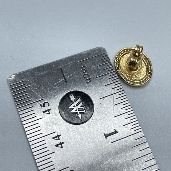 Dainty Gold Tone Cameo Stud Earrings Post Setting Victorian Vintage Look Unique - Picture 6 of 7